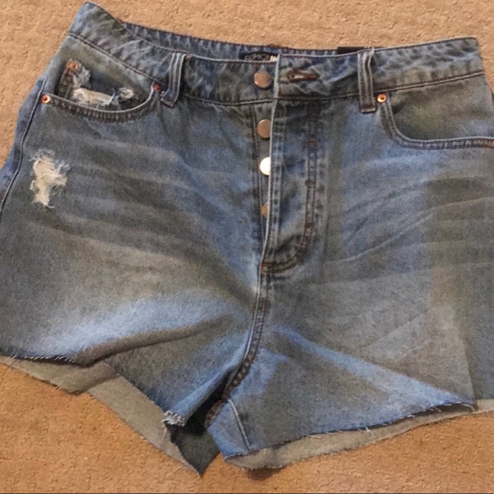 Fashion Nova High Waisted Shorts - Picture 3 of 4